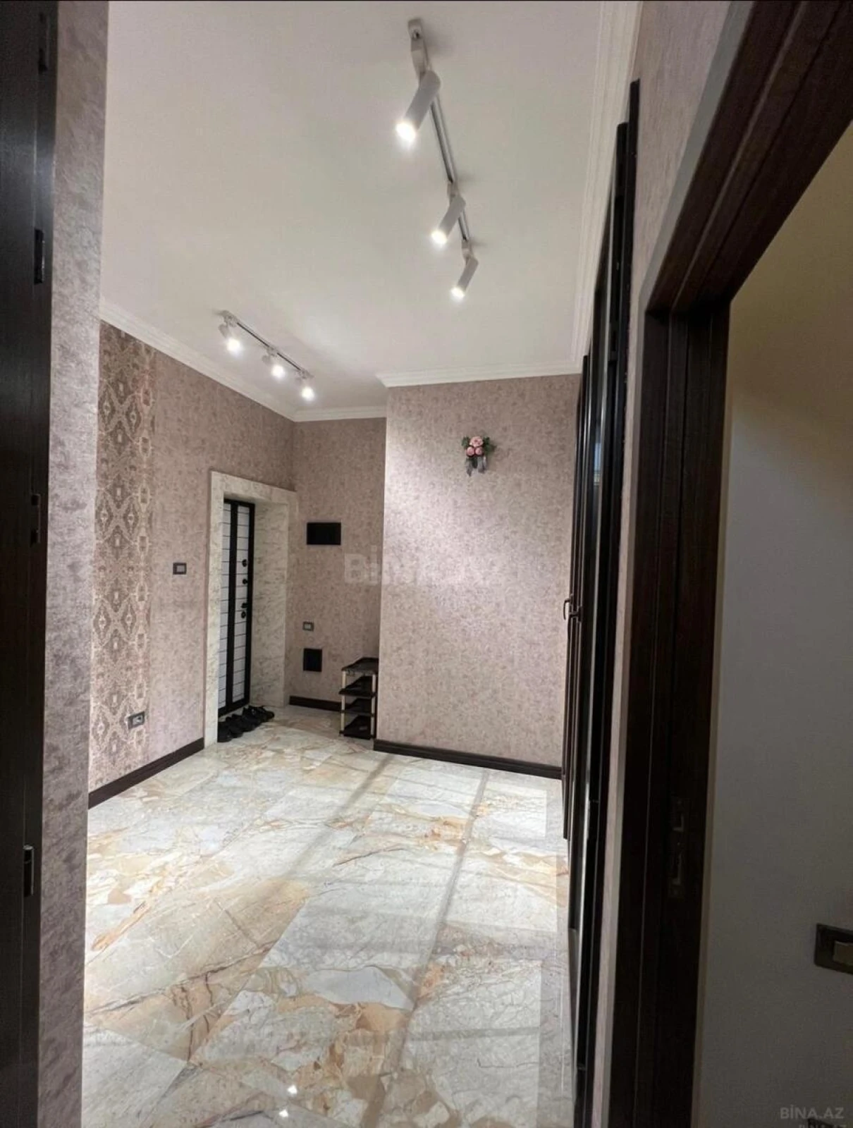 Kirayə verilir 2 otaqlı mənzil 72 m²