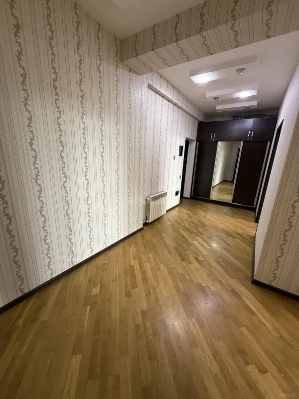 Kirayə verilir 2 otaqlı mənzil 90 m²