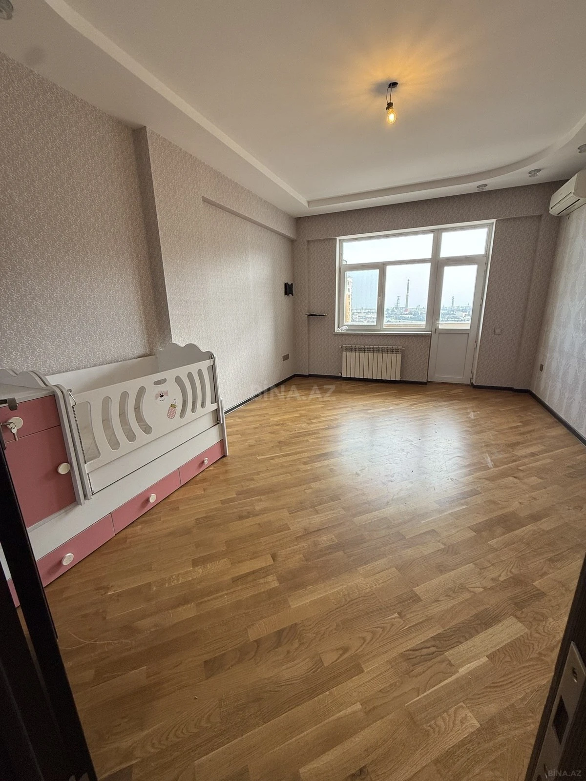 Kirayə verilir 2 otaqlı mənzil 90 m²