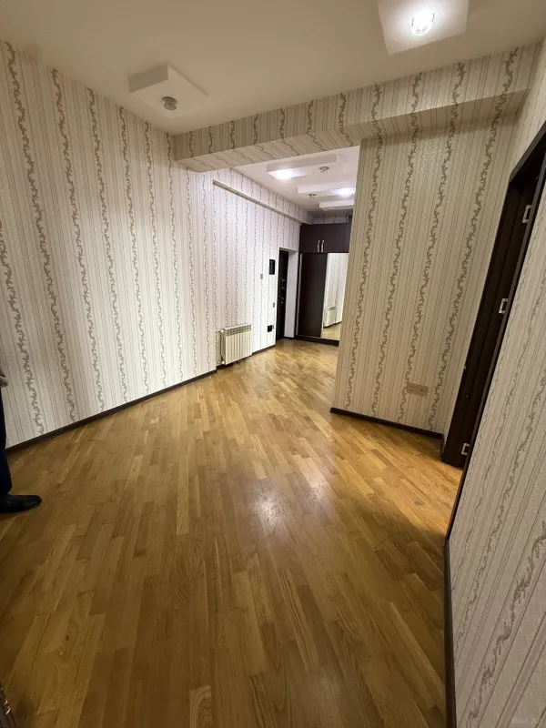 Kirayə verilir 2 otaqlı mənzil 90 m²