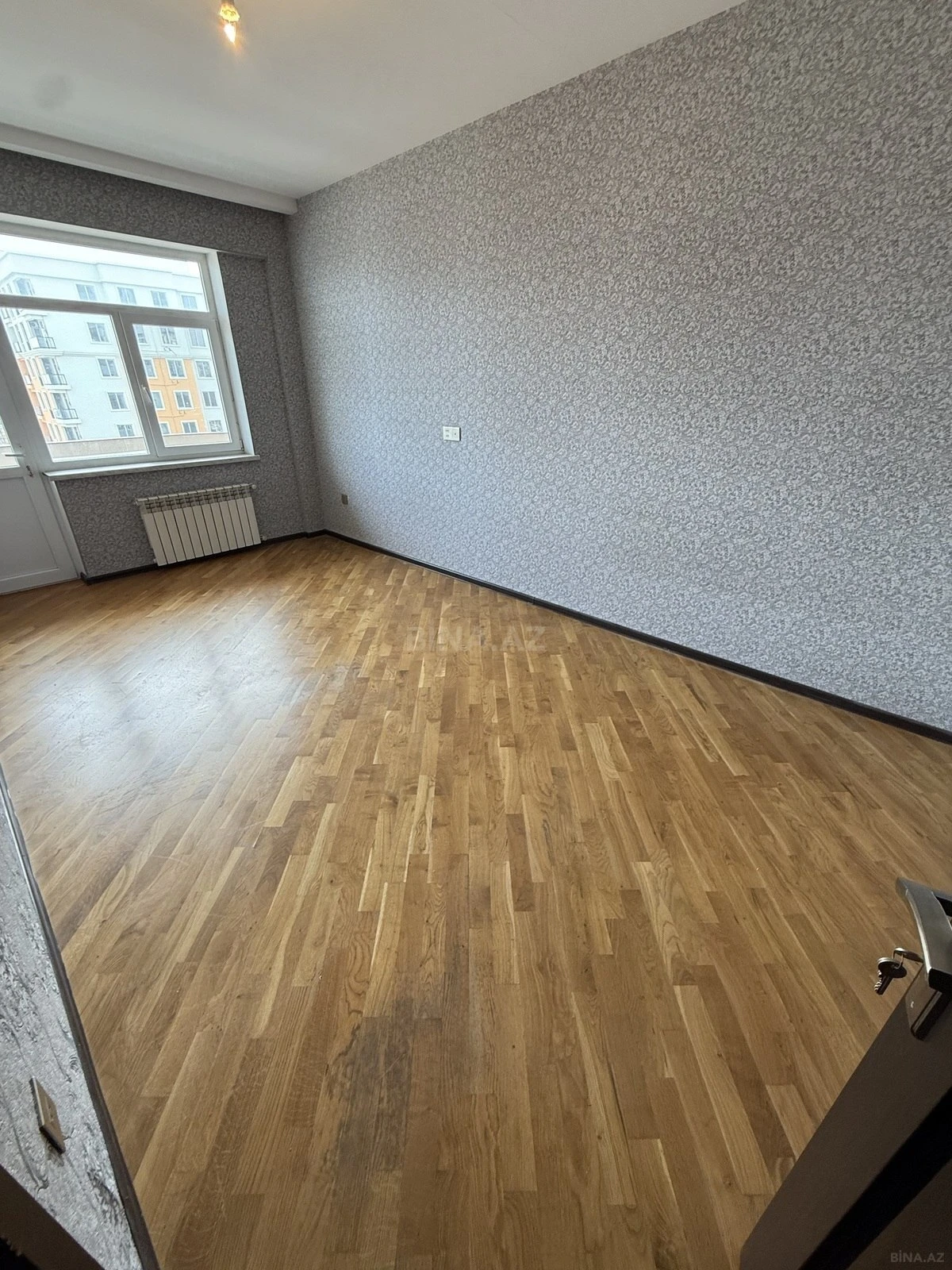 Kirayə verilir 2 otaqlı mənzil 90 m²