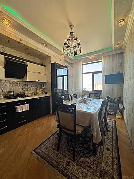 Satılır 3 otaqlı mənzil 138 m²