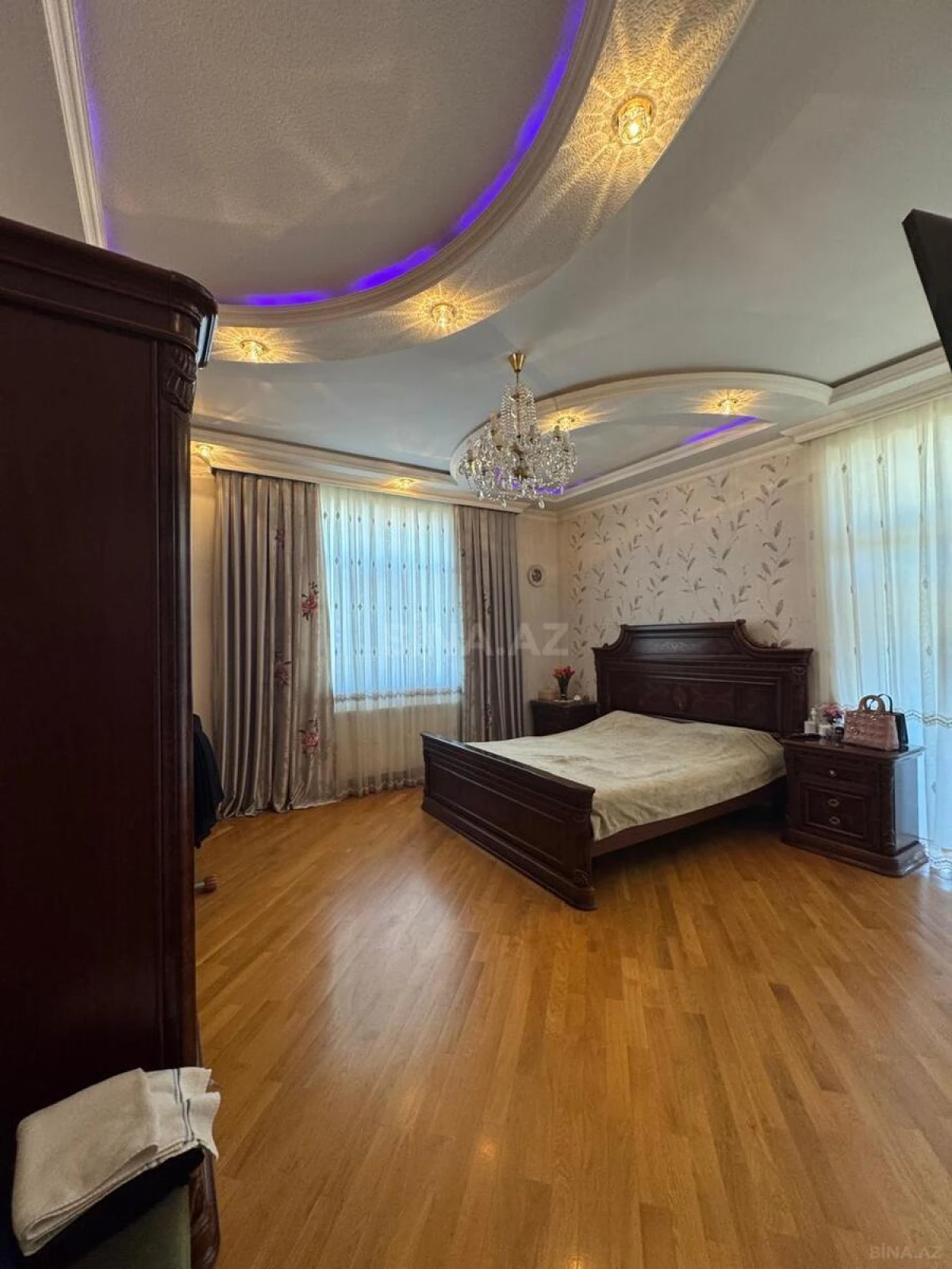 Satılır 3 otaqlı mənzil 138 m²