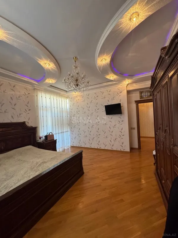 Satılır 3 otaqlı mənzil 138 m²