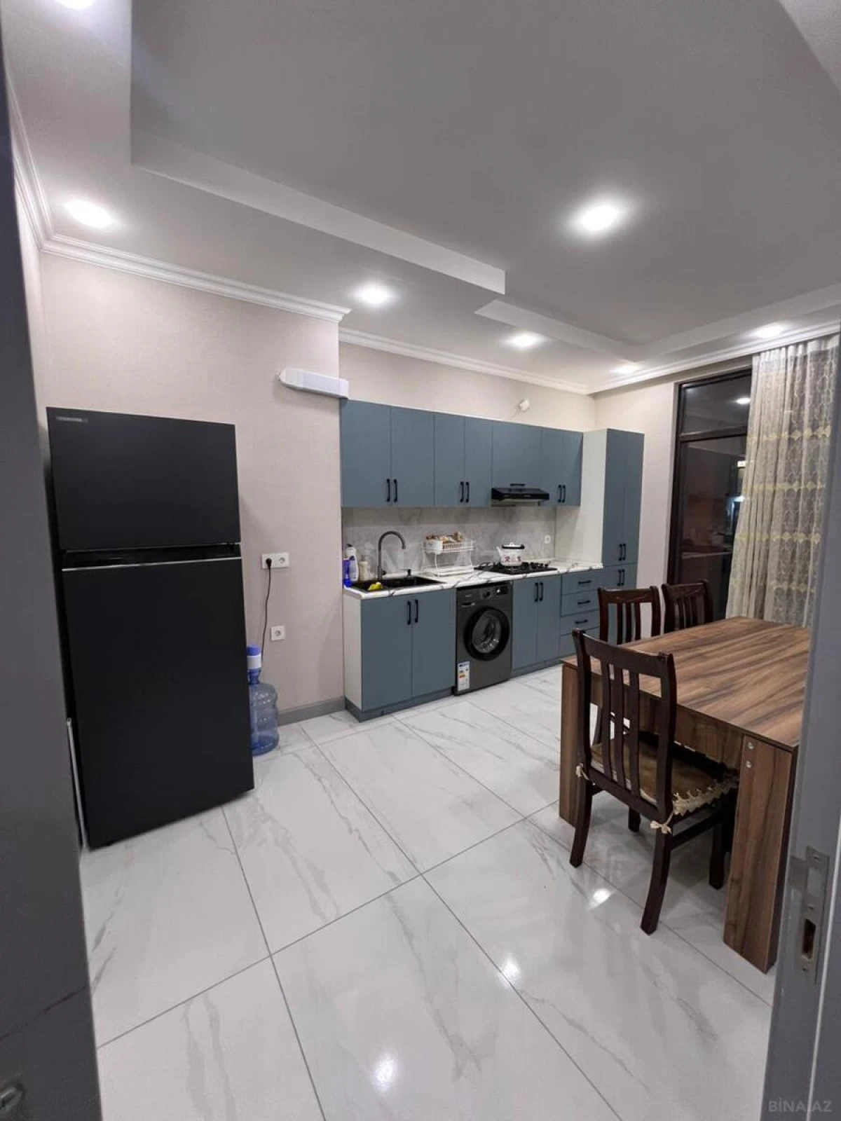 Kirayə verilir 2 otaqlı mənzil 90 m²