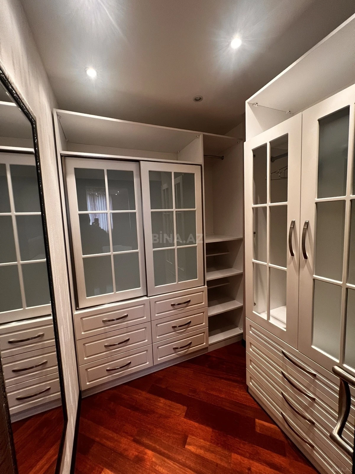 Kirayə verilir 3 otaqlı mənzil 140 m²