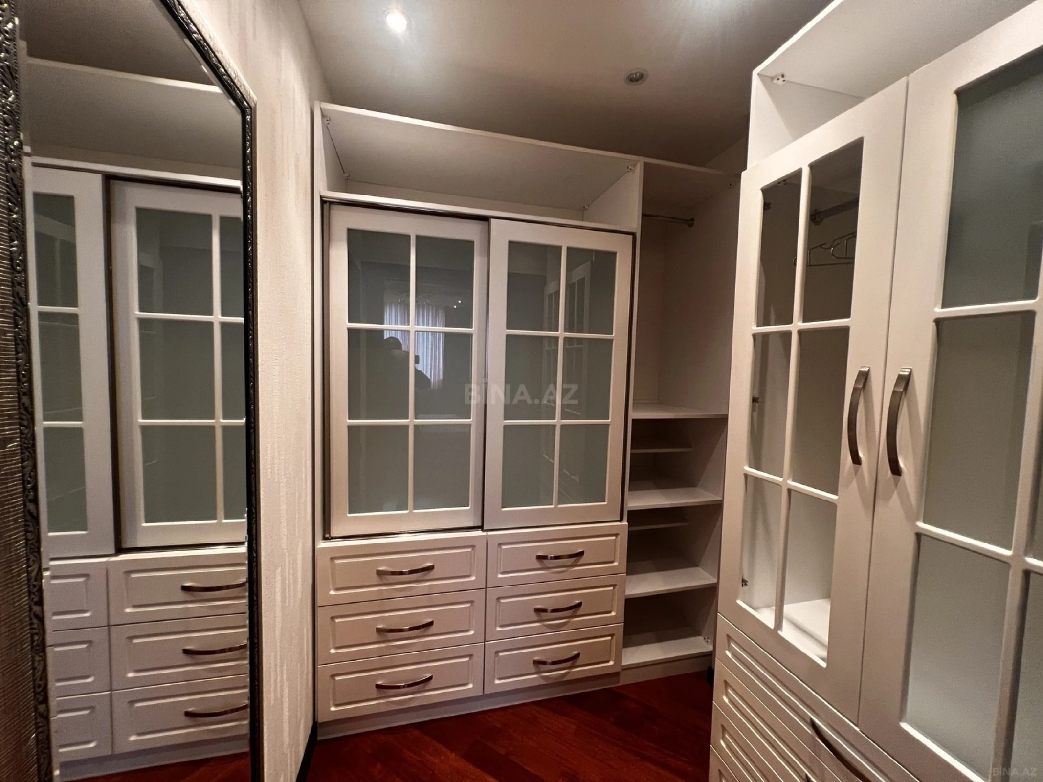 Kirayə verilir 3 otaqlı mənzil 140 m²