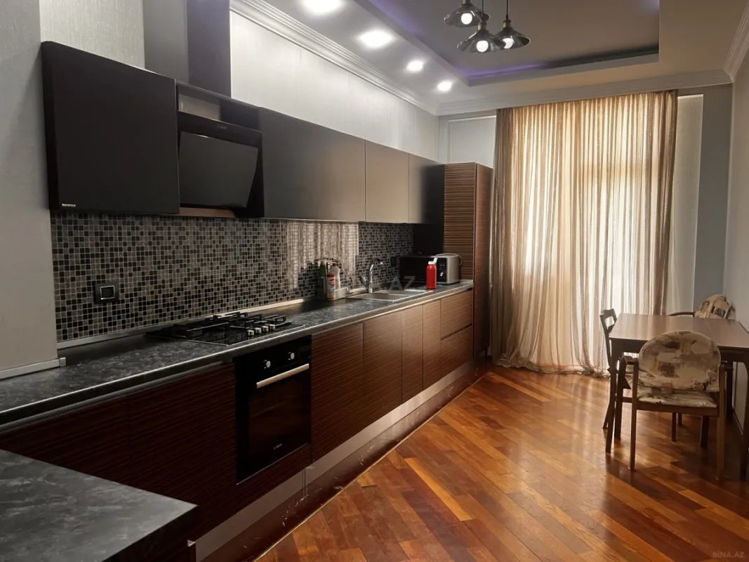 Kirayə verilir 3 otaqlı mənzil 140 m²