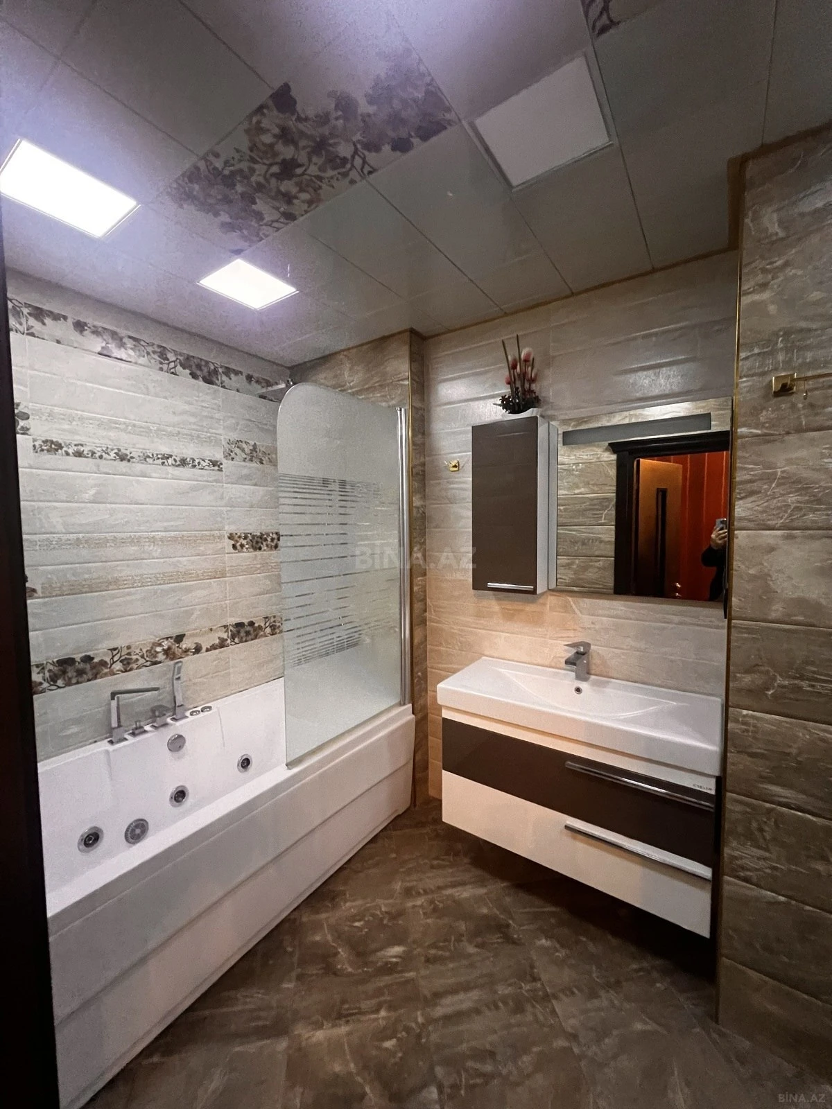 Kirayə verilir 3 otaqlı mənzil 140 m²