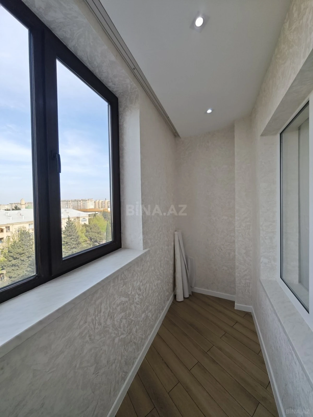 Satılır 4 otaqlı mənzil 100 m²