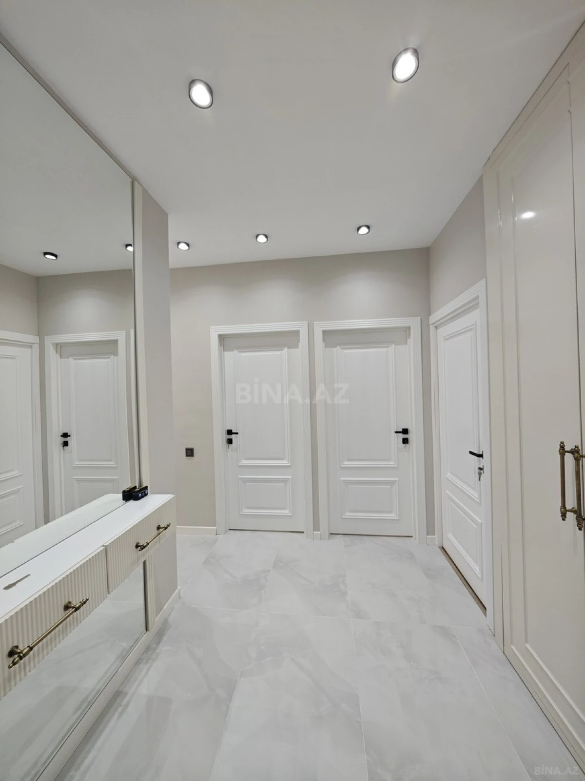 Satılır 4 otaqlı mənzil 100 m²