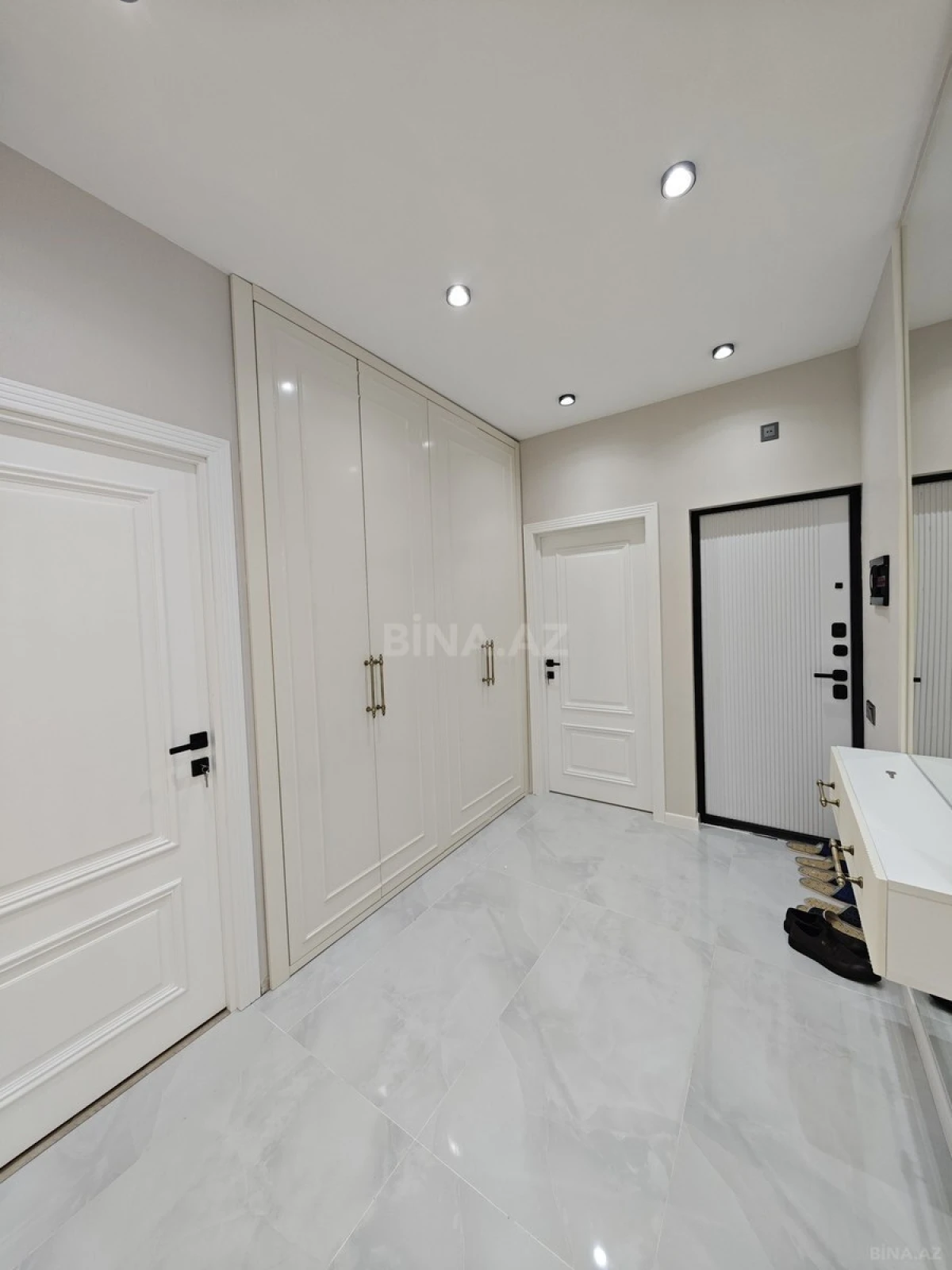 Satılır 4 otaqlı mənzil 100 m²