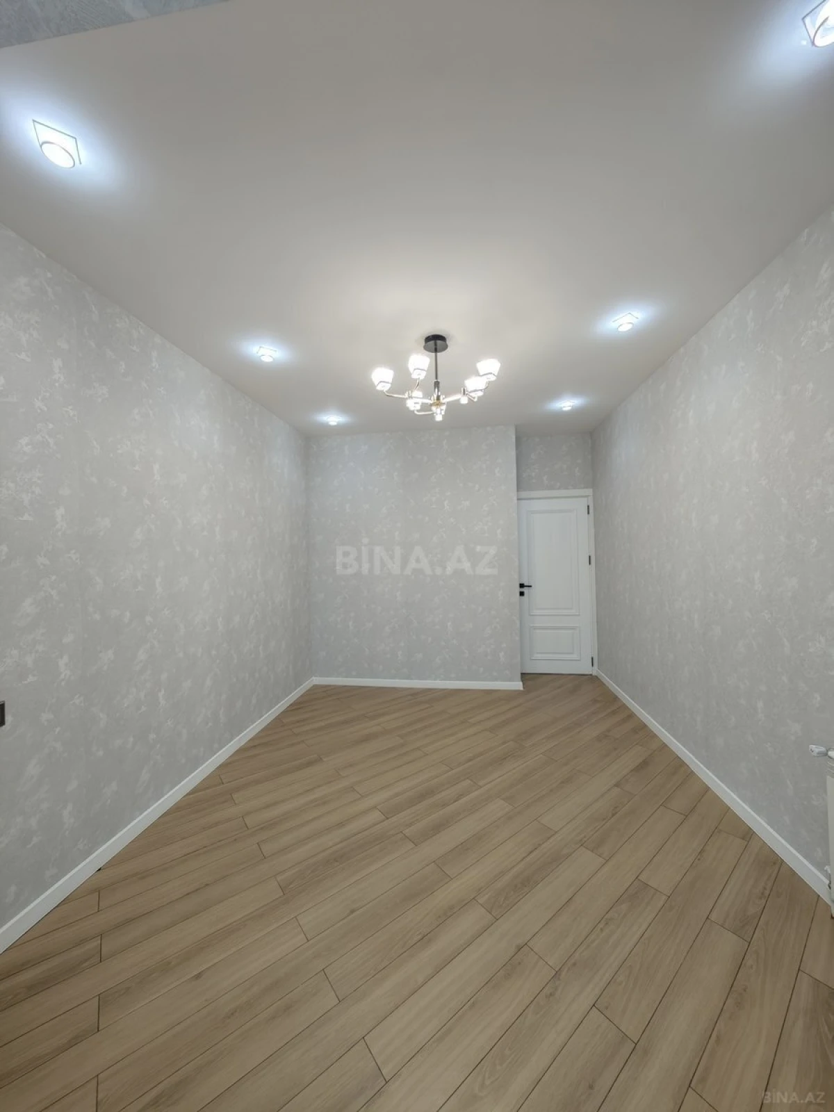 Satılır 4 otaqlı mənzil 100 m²