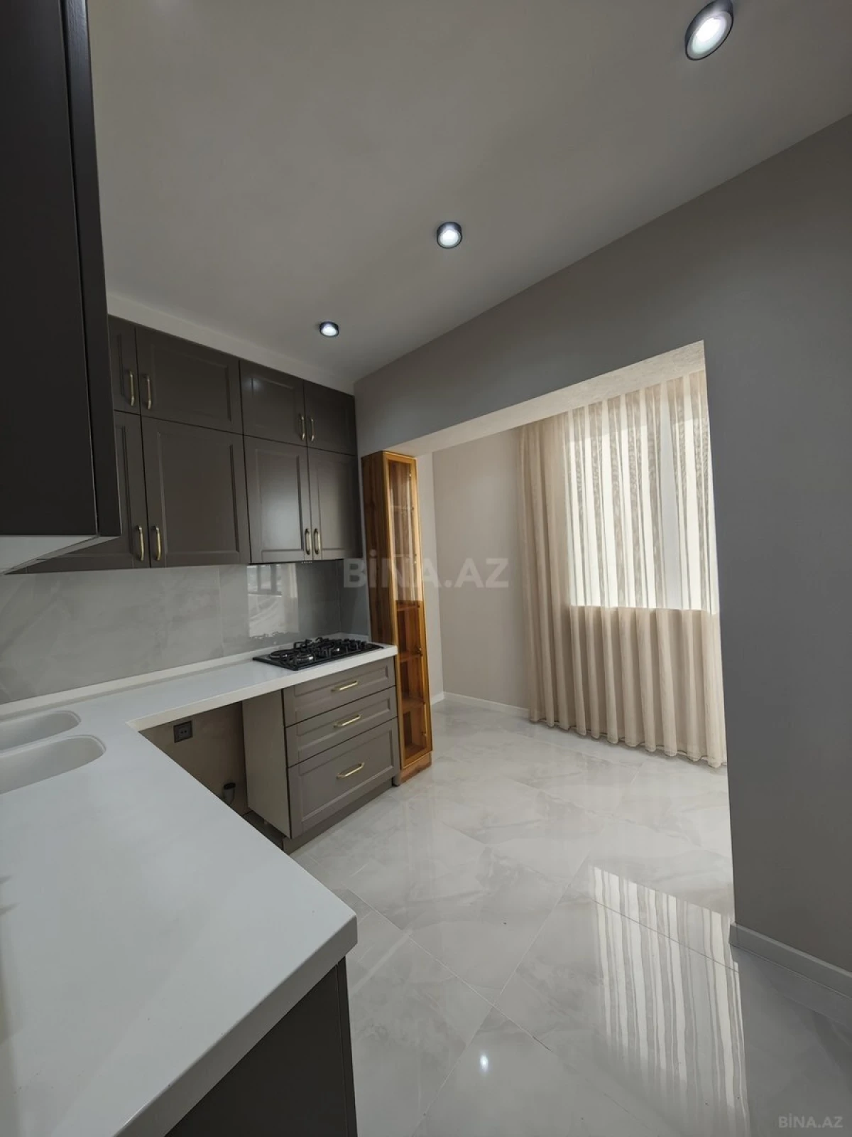 Satılır 4 otaqlı mənzil 100 m²