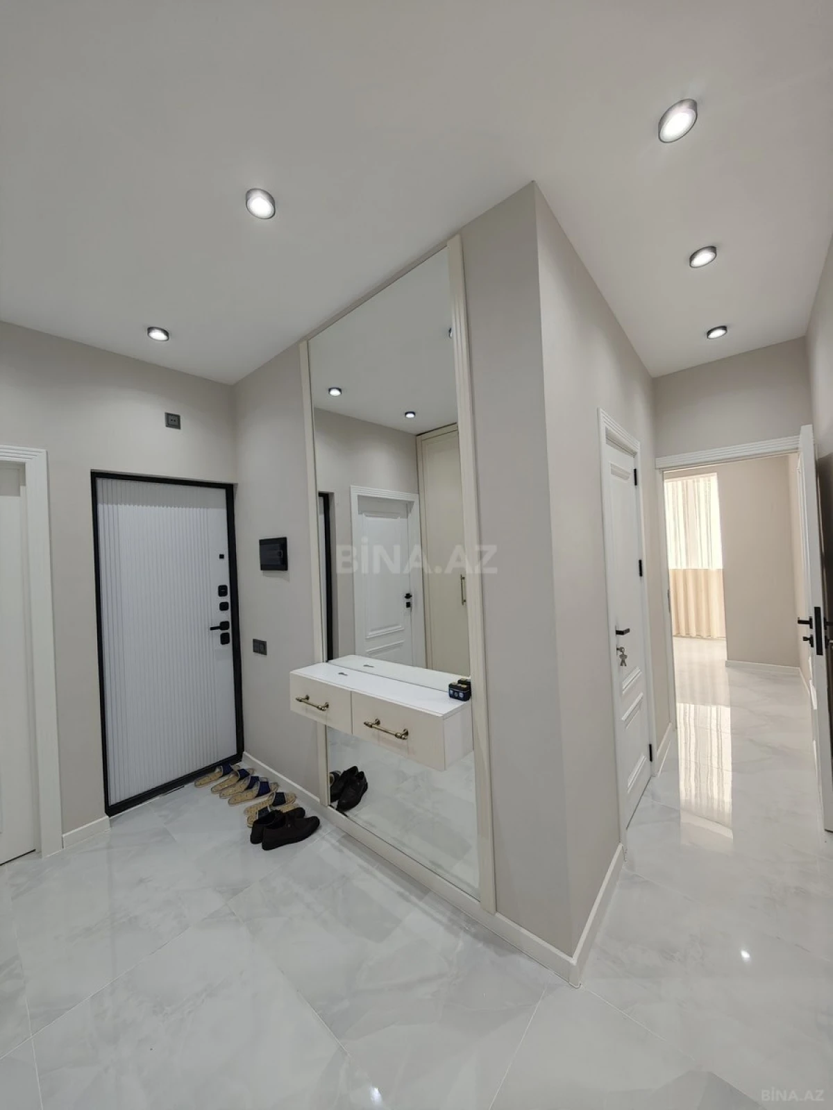 Satılır 4 otaqlı mənzil 100 m²