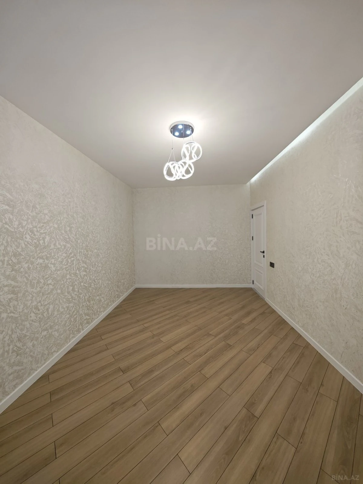Satılır 4 otaqlı mənzil 100 m²