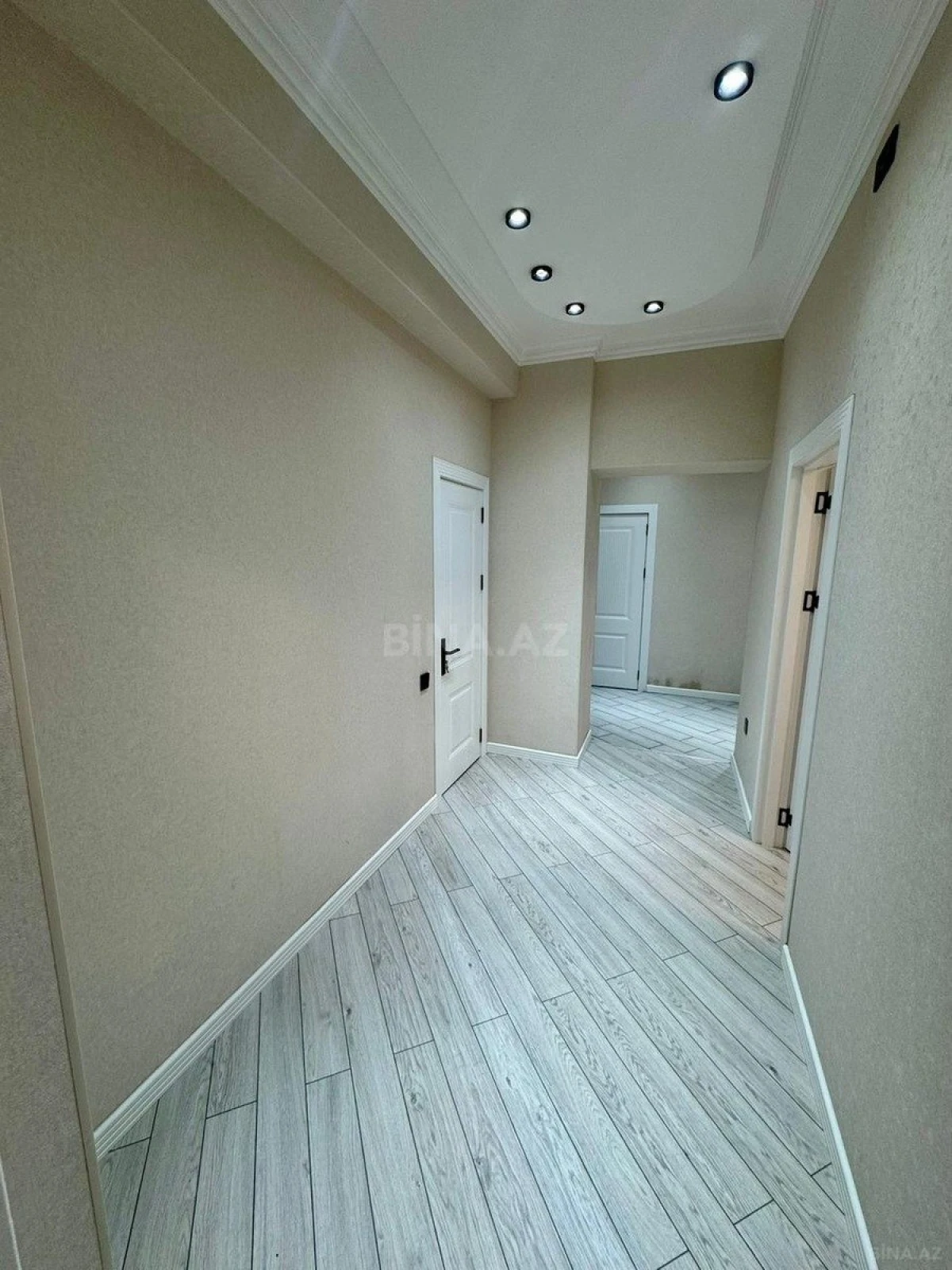 Satılır 2 otaqlı mənzil 82 m²