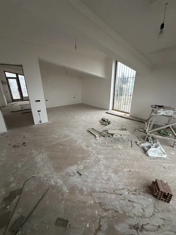 Satılır 6 otaqlı həyət evi 300 m²