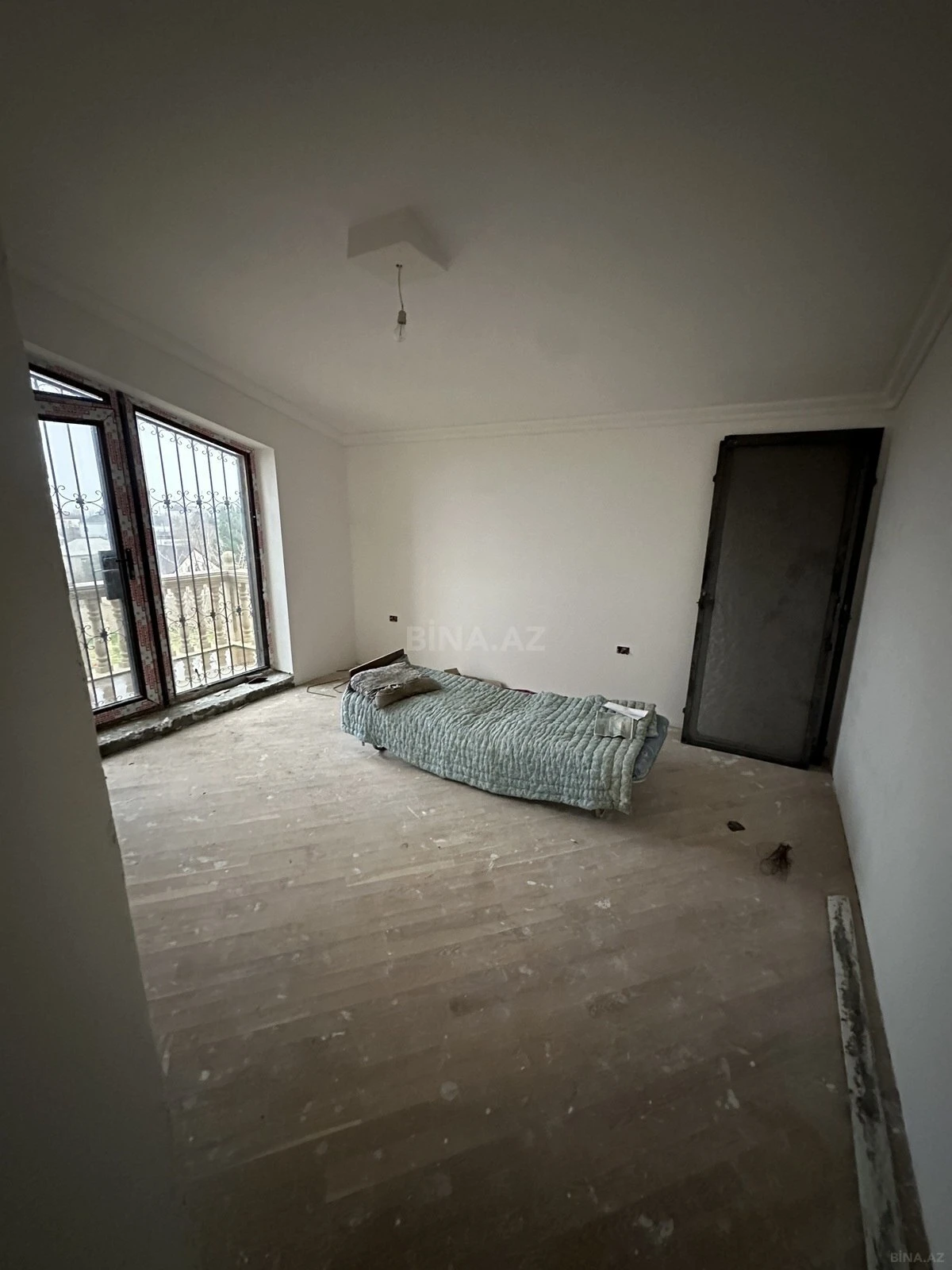 Satılır 6 otaqlı həyət evi 300 m²