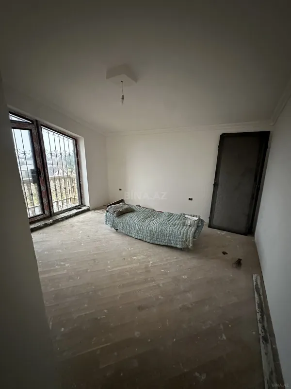Satılır 6 otaqlı həyət evi 300 m²