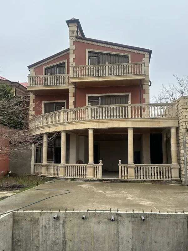 Satılır 6 otaqlı həyət evi 300 m²