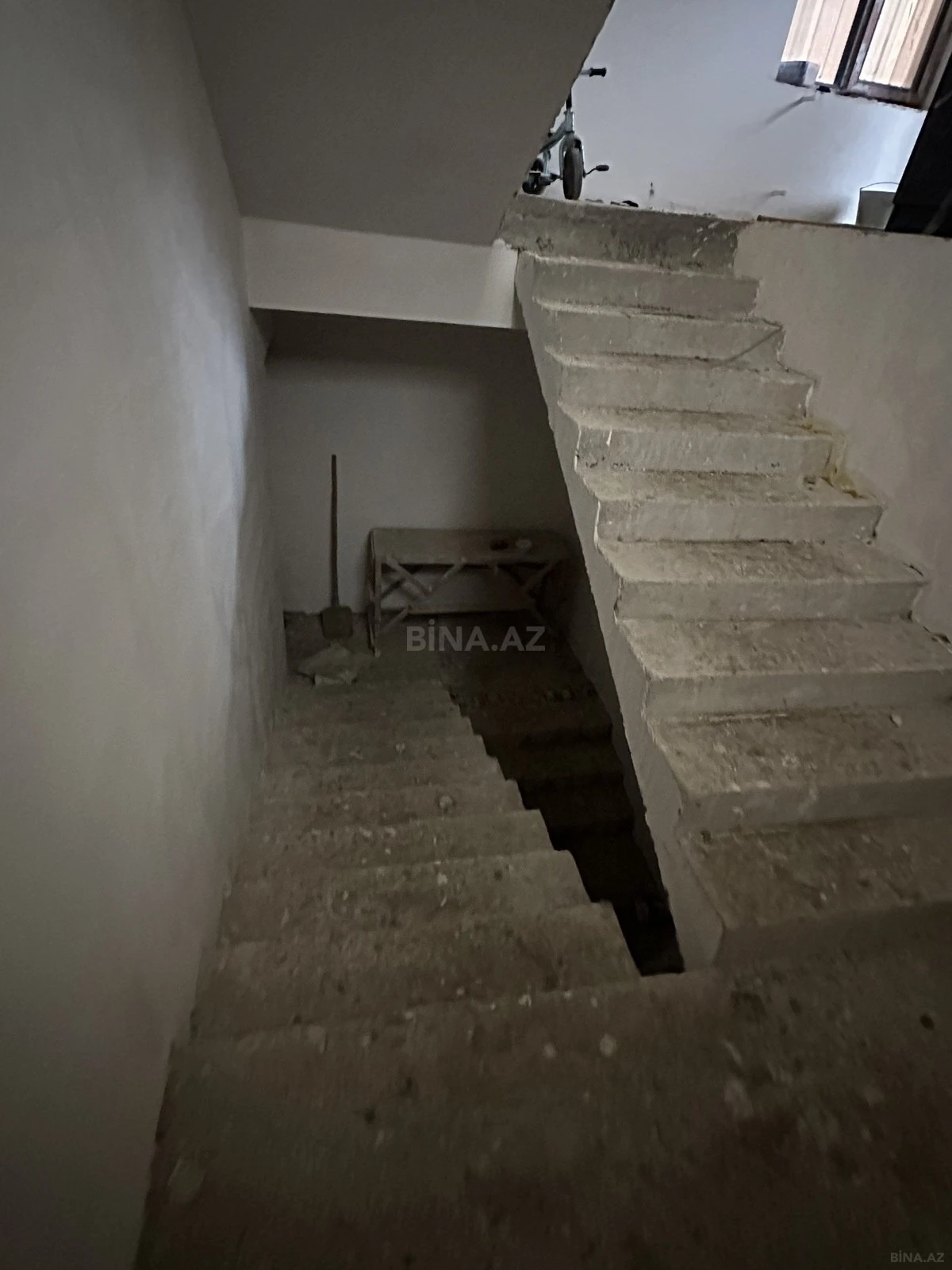 Satılır 6 otaqlı həyət evi 300 m²