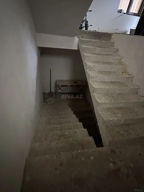 Satılır 6 otaqlı həyət evi 300 m²