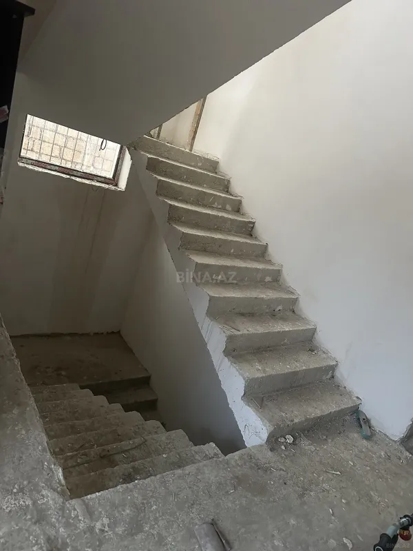 Satılır 6 otaqlı həyət evi 300 m²