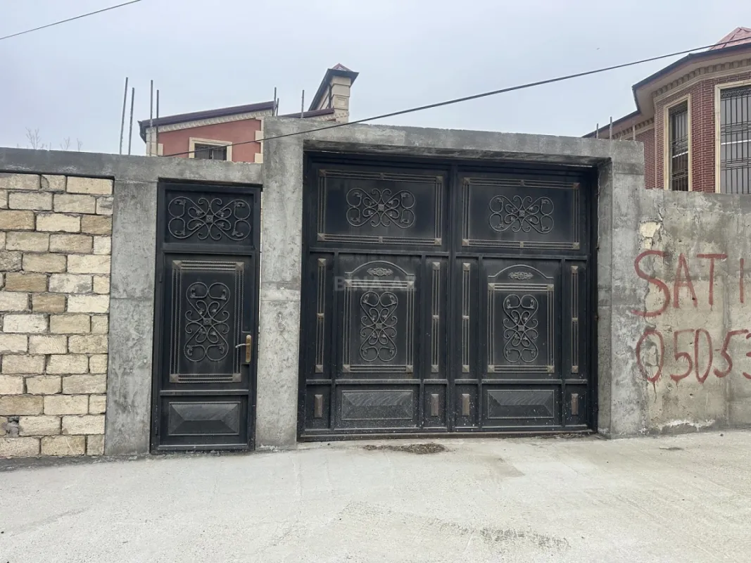 Satılır 6 otaqlı həyət evi 300 m²