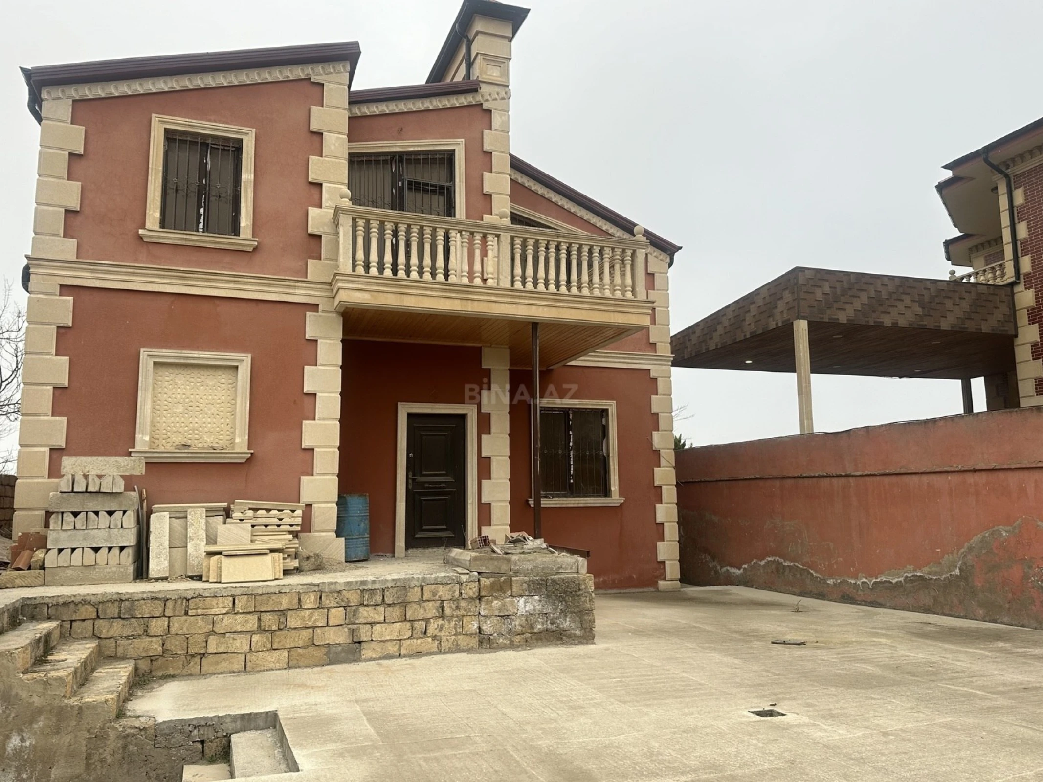 Satılır 6 otaqlı həyət evi 300 m²