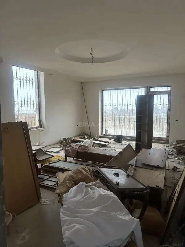 Satılır 6 otaqlı həyət evi 300 m²