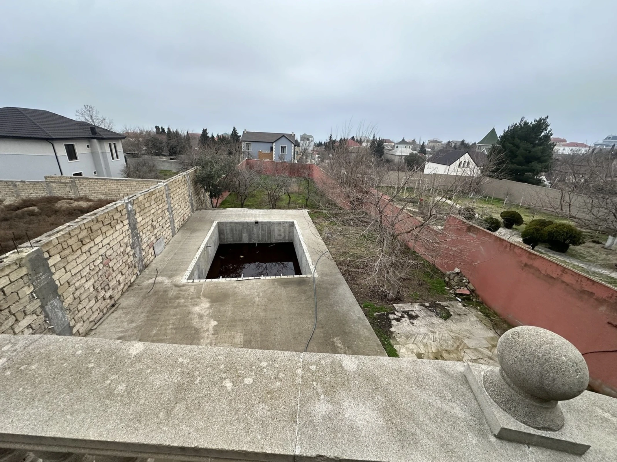 Satılır 6 otaqlı həyət evi 300 m²