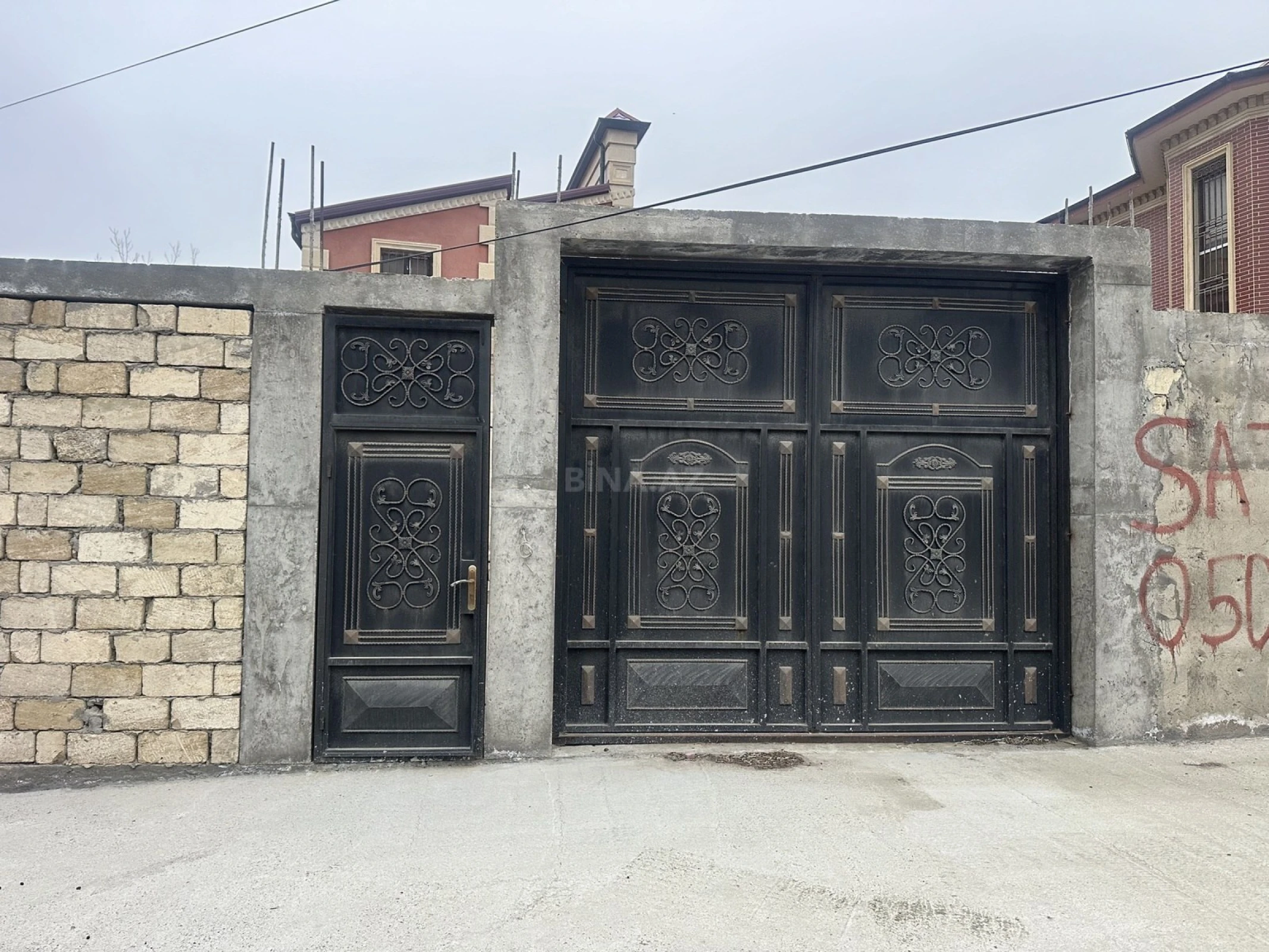 Satılır 6 otaqlı həyət evi 300 m²