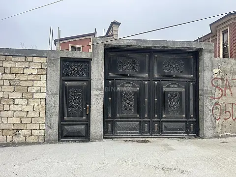 Satılır 6 otaqlı həyət evi 300 m²