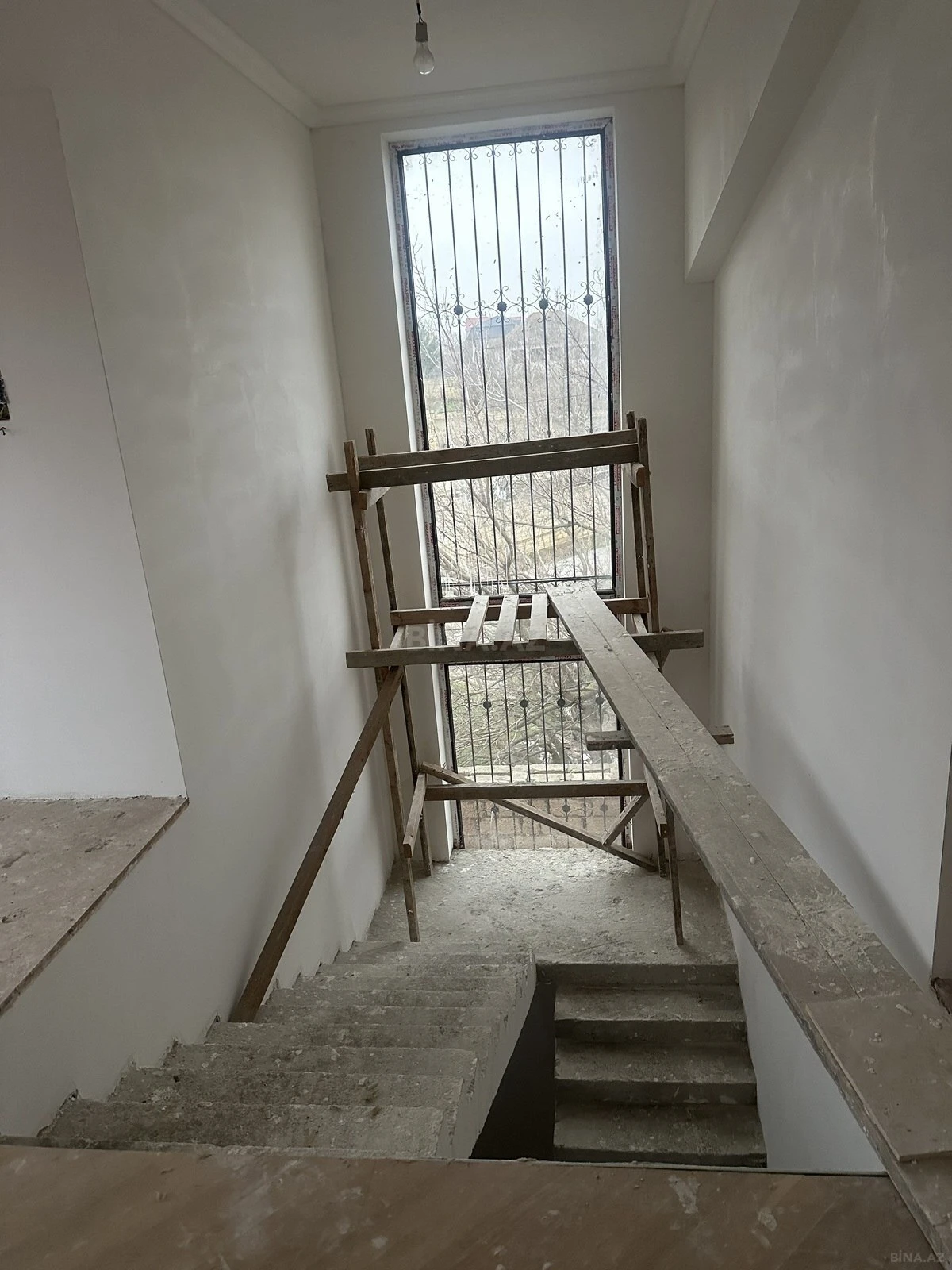 Satılır 6 otaqlı həyət evi 300 m²