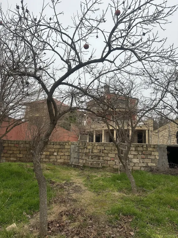 Satılır 6 otaqlı həyət evi 300 m²