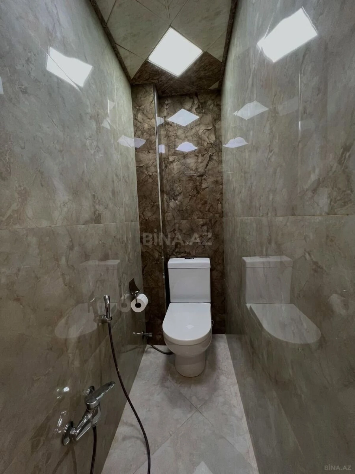 Satılır 2 otaqlı mənzil 67 m²