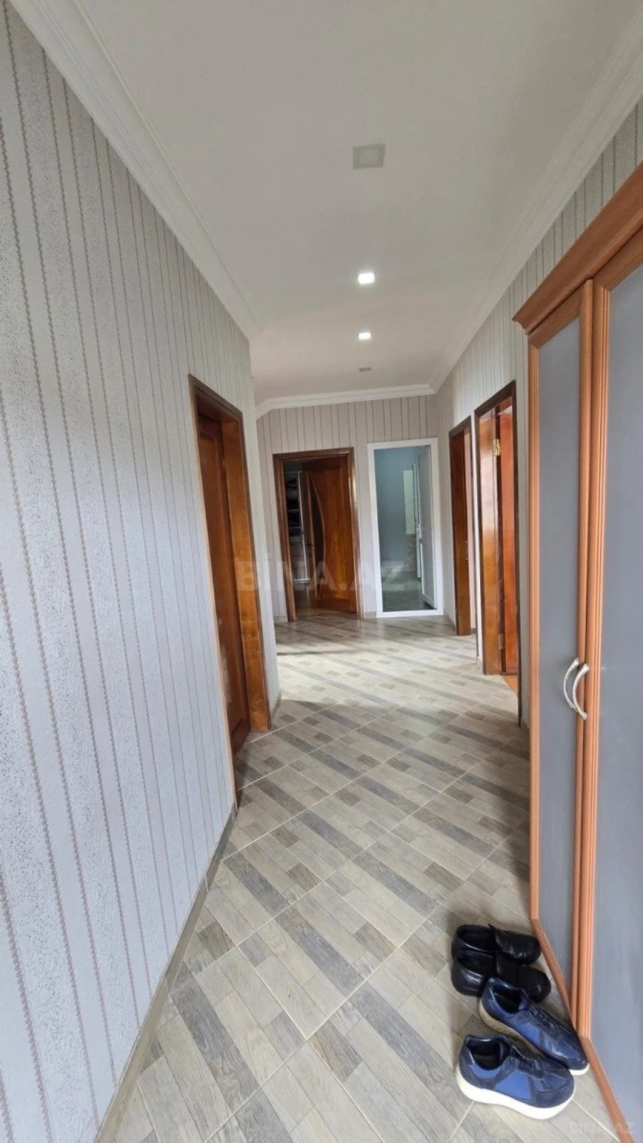 Satılır 6 otaqlı həyət evi 200 m²