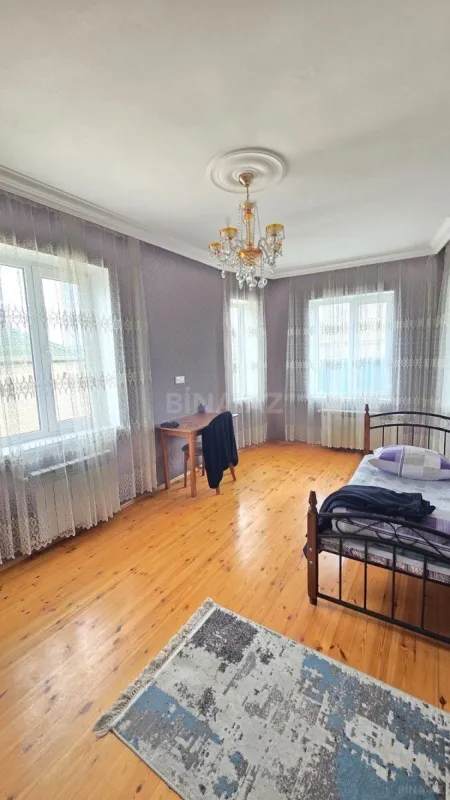 Satılır 6 otaqlı həyət evi 200 m²