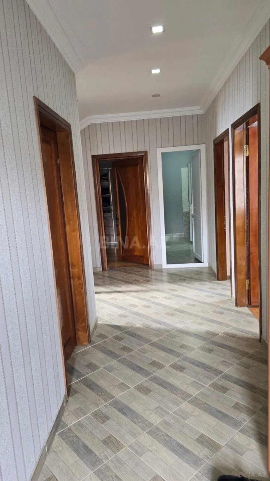 Satılır 6 otaqlı həyət evi 200 m²