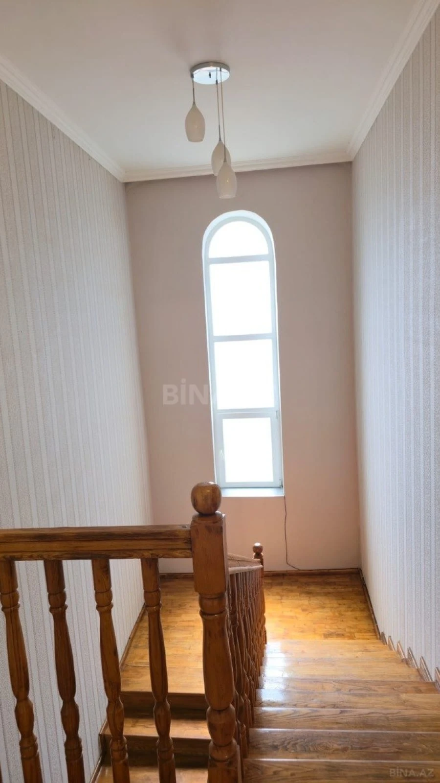 Satılır 6 otaqlı həyət evi 200 m²