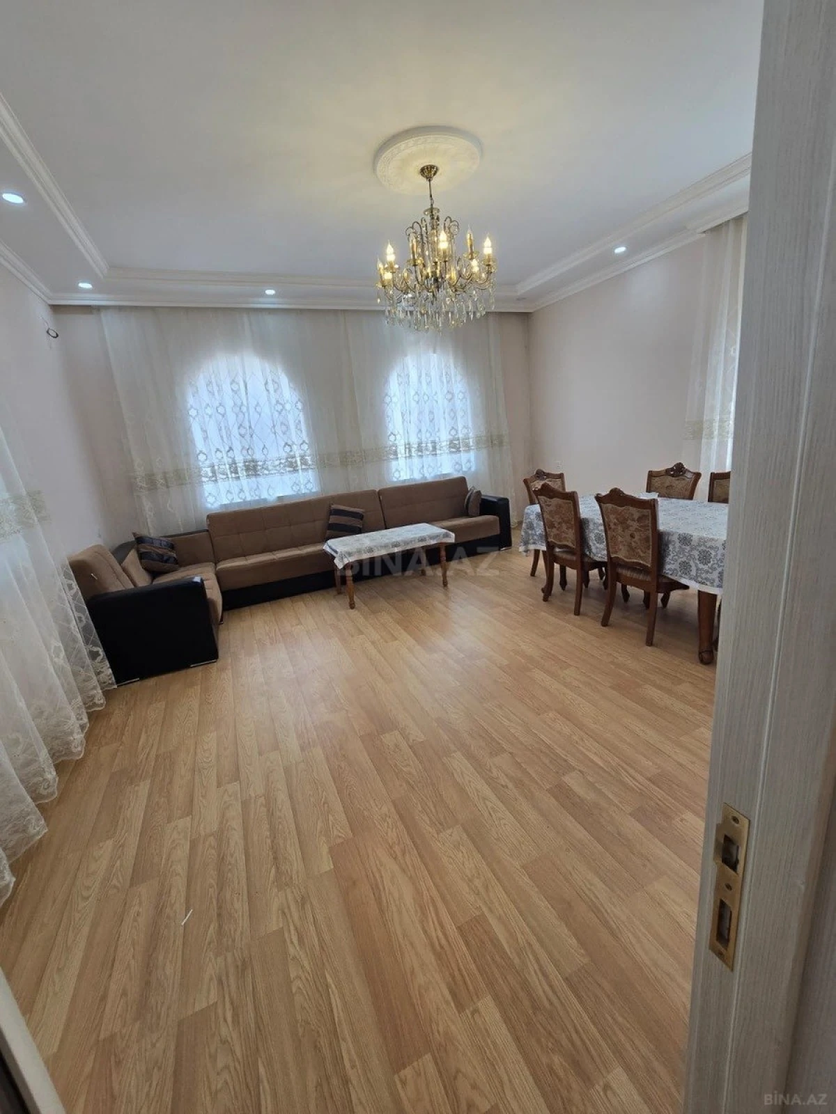 Satılır 6 otaqlı həyət evi 200 m²