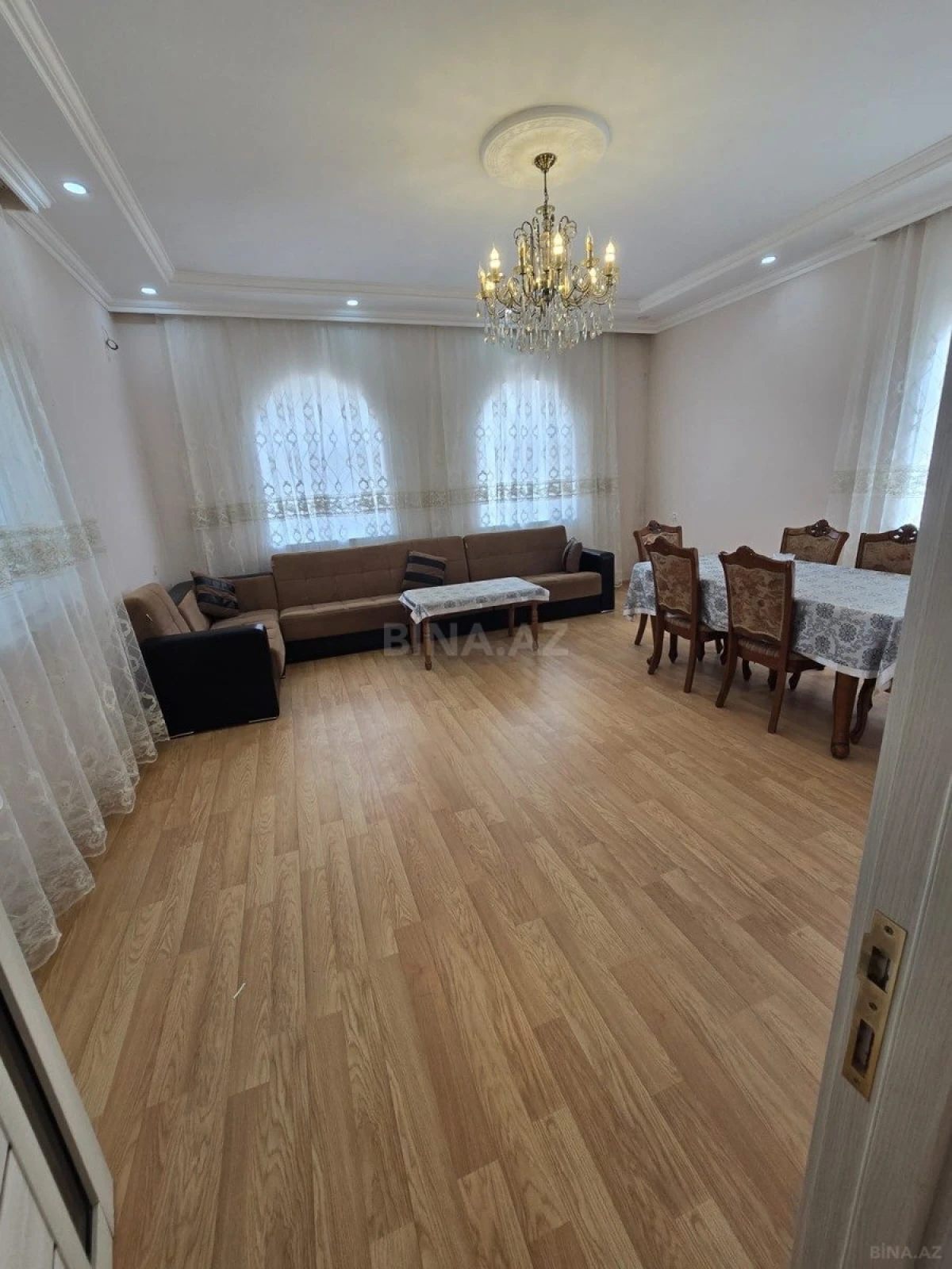 Satılır 6 otaqlı həyət evi 200 m²