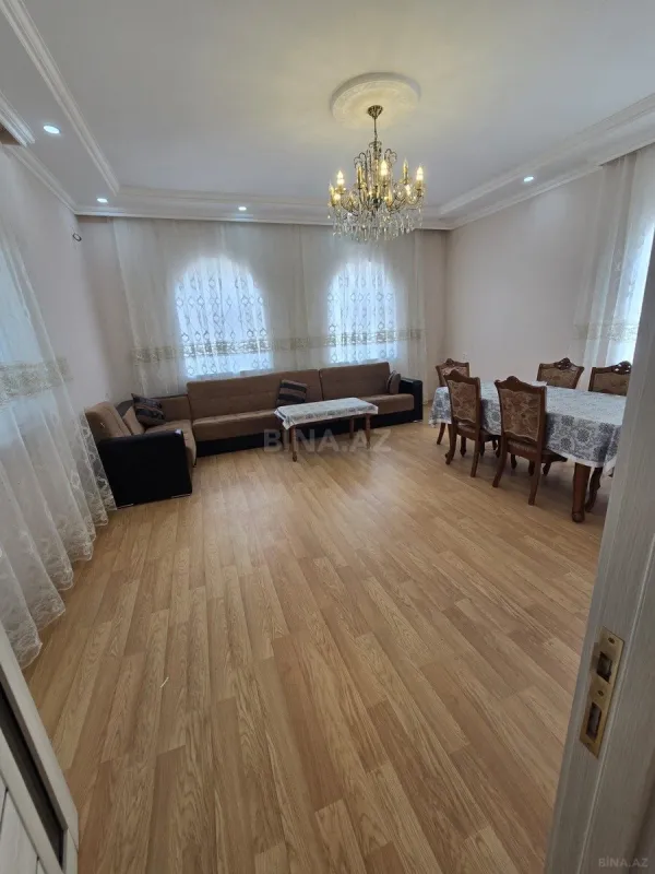 Satılır 6 otaqlı həyət evi 200 m²