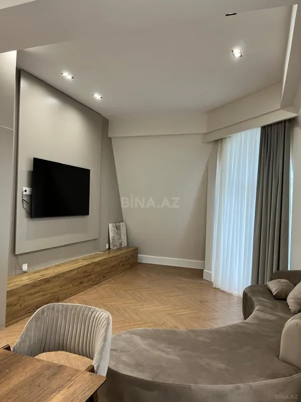 Kirayə verilir 2 otaqlı mənzil 110 m²