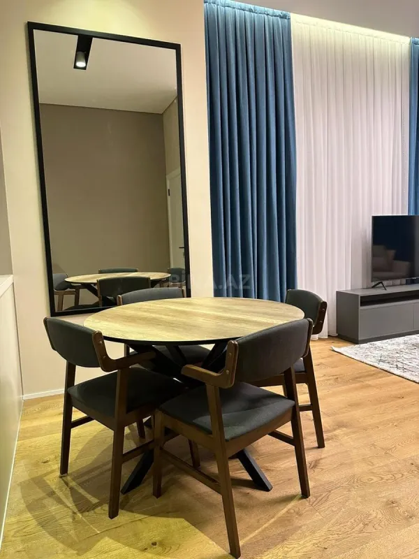 Kirayə verilir 2 otaqlı mənzil 85 m²