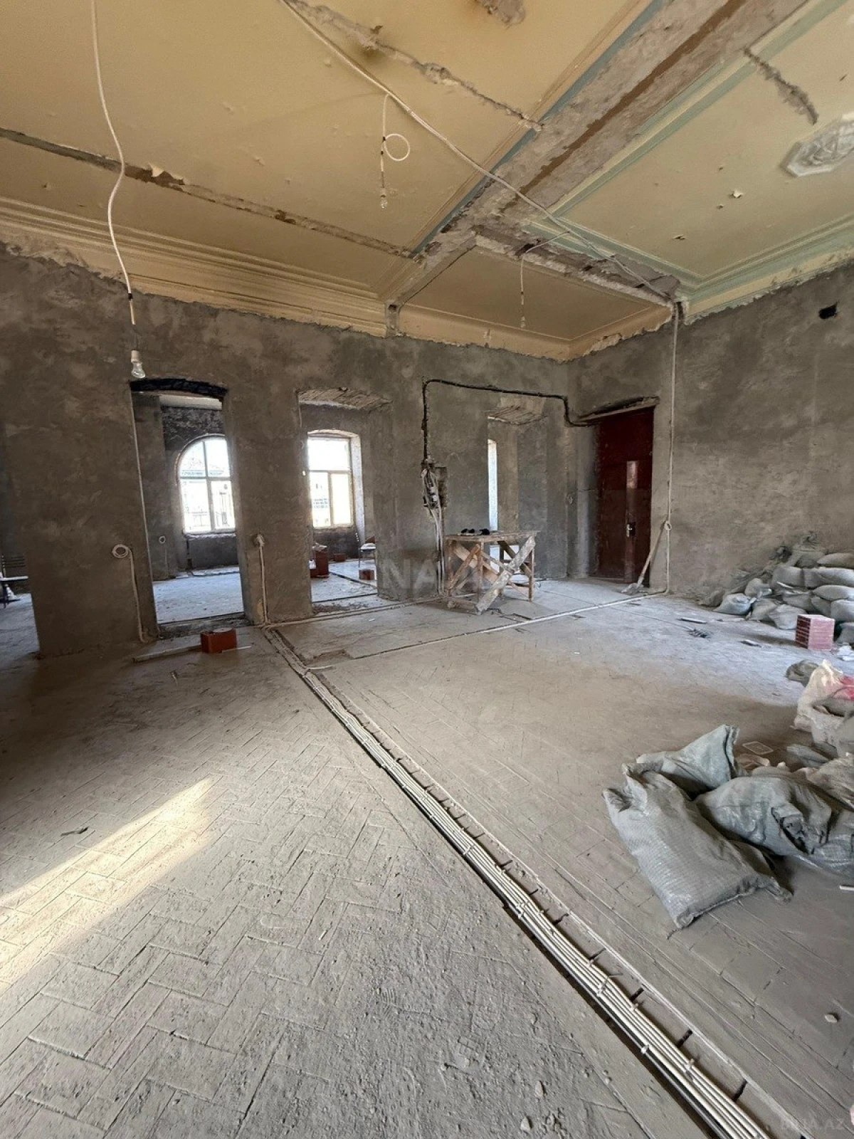 Satılır obyekt 360 m²