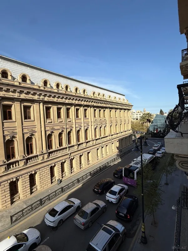 Satılır obyekt 360 m²