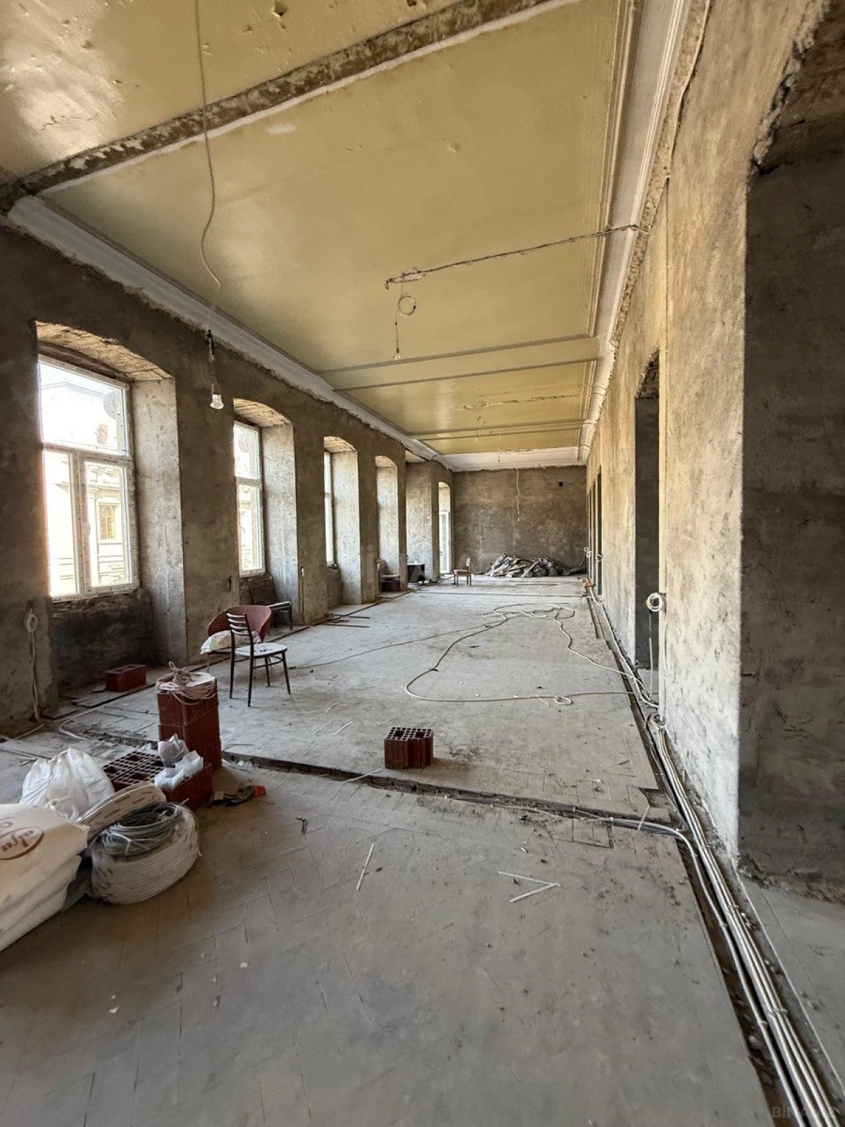 Satılır obyekt 360 m²