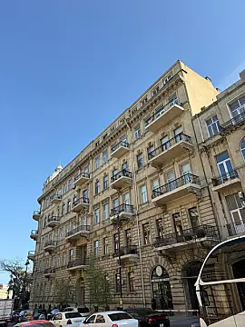 Satılır obyekt 360 m² — Bakı 360.00 m²